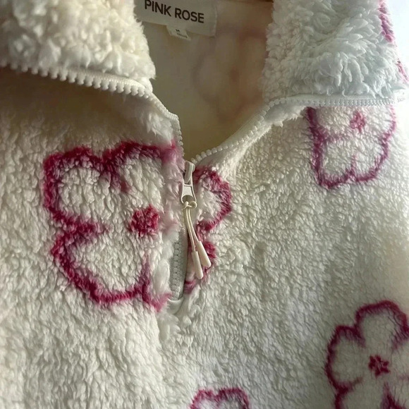 NWOT unworn size M women’s super soft fleece top. Half zip. Collar.Pocket.Floral - Picture 3 of 9